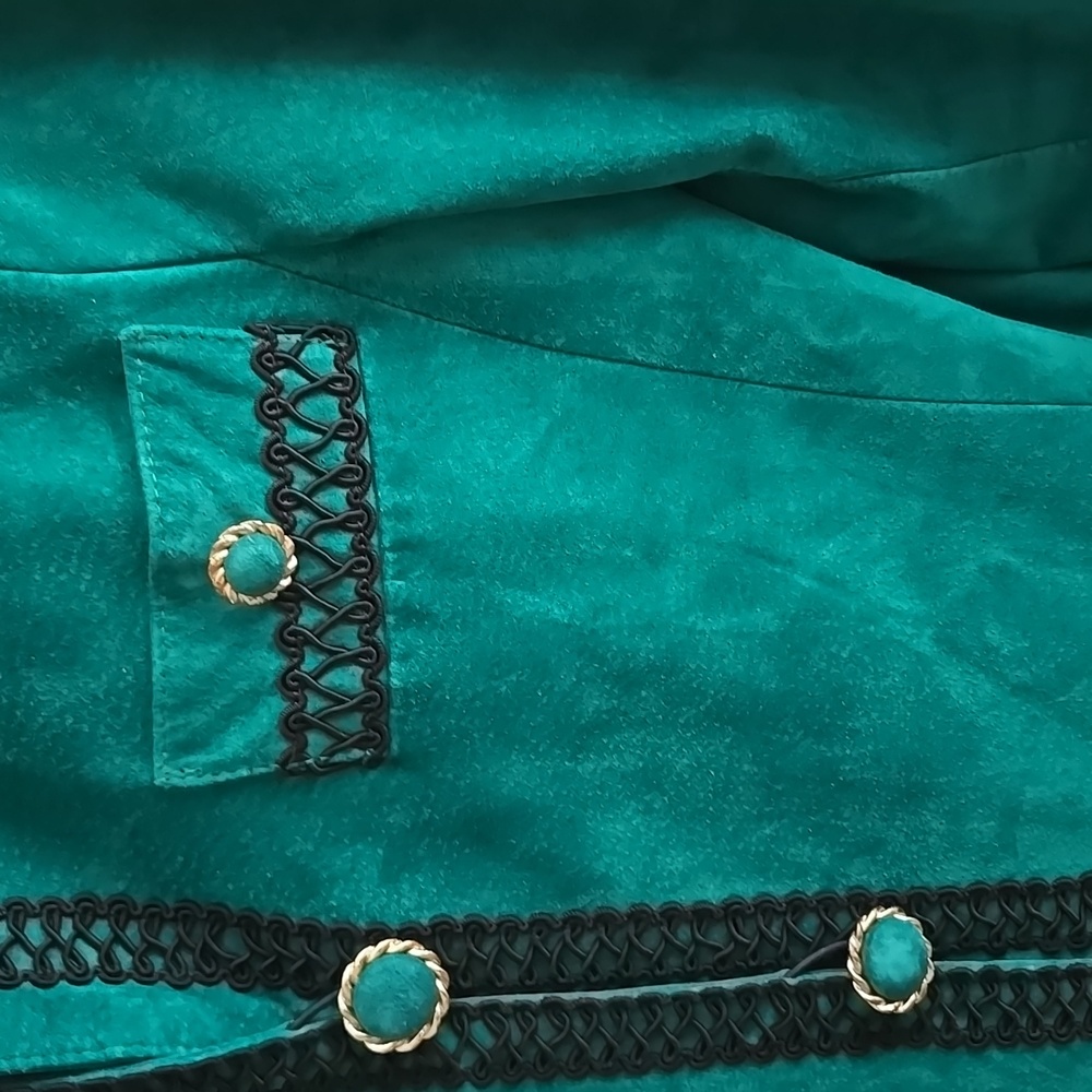 ⭐️ Host Pick ⭐️Danier Leather |  Suede Green Belted Skirt Set - Picture 6 of 14
